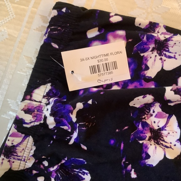 Capris  Women’s 3X-5X Elastic Waistband Nighttime Floral - Picture 3 of 6